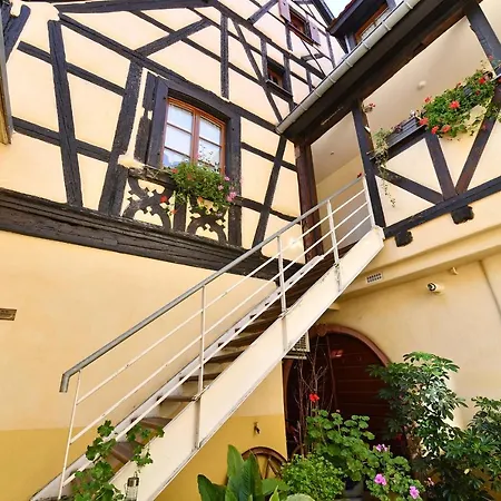 Jeannette Apartment *