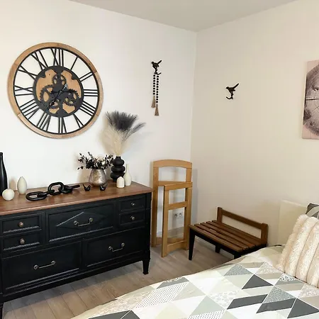 Jeannette Apartment